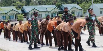 Kodim 1715 Yahukimo Melaksanakan Kegiatan Wasbang Kepada  Siswa SMK Negeri 1 Dekai