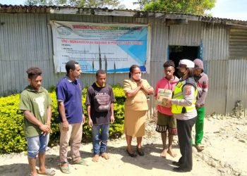 Polres Jayawijaya Berbagi Mie Instan dan Beras ke YGAP Wamena