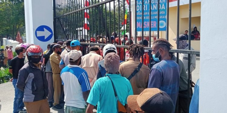 Gedung Pusat Pemerintahan Kabupaten Jayawijaya Dipalang