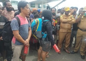 Tegas! Bupati Nduga Sita Minuman Keras dan Pulangkan Penjualnya
