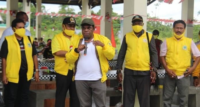 Kader Partai Golkar Kabupaten Keerom Kunjungi Pasar Aividjan
