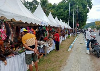 Stadion LE Ramai, Tapi Pembeli Suvenir Mama Papua Sepi