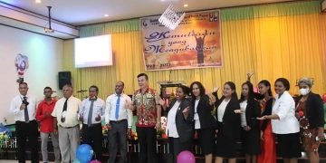 Hadiri HUT GPdI, Bupati Kaimana Ajak Masyarakat Jaga Kebersamaan