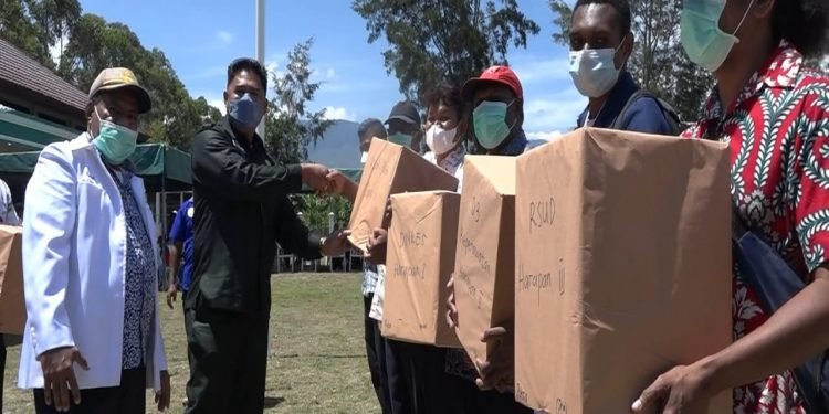 Peringati Hari Kesehatan Nasional, Dinkes Jayawijaya Gelar Upacara Bendera