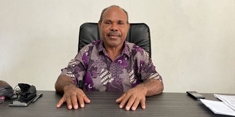 Yohanes Pahabol, Kepala Badan Kepegawaian, Pendidikan dan Pelatihan (BKPP) Kabupaten Yahukimo