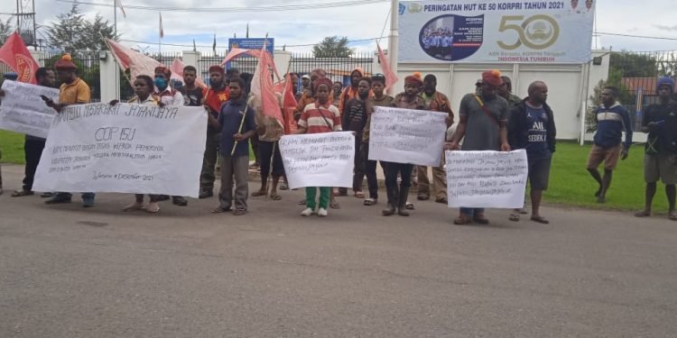 Harga BBM Melambung Tanpa Terkontrol, PMKRI Demo Ke Pemda Jayawijaya