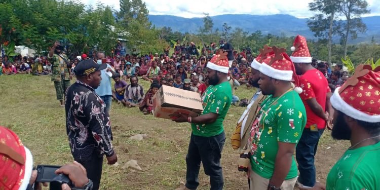 FPP-KLJ Berbagi Kasih Kepada Pengungsi Nduga di Wamena