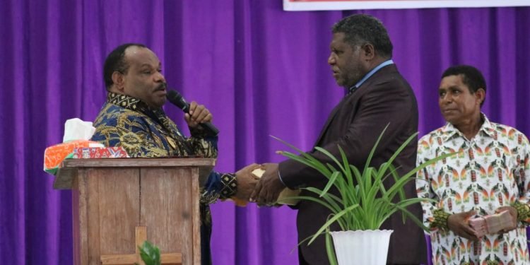 Hadiri Konferensi Gereja GIDI Wilayah Yahukimo, Bupati Berikan Bantuan Dana  