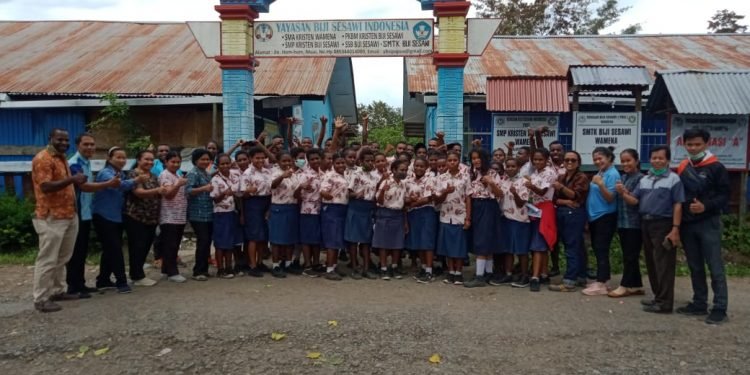 SMP Kristen Biji Sesawi Wamena Menggelar USBN