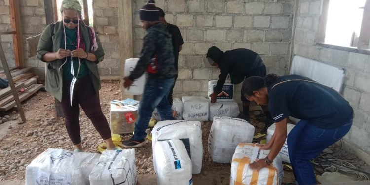 Yayasan Hano Wene Donasikan 1.300 Buku Bacaan di SD Distrik Pirime