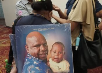 Sukses Laksanakan Program 1000 HPK, Bupati Tolikara Terima Penghargaan Pencegahan Stunting