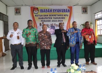 Komisioner dan Staf KPUD Kabupaten Yahukimo Gelar Ibadah Syukuran