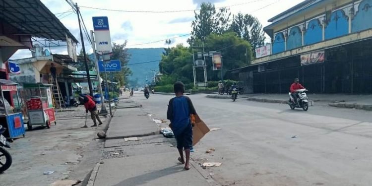 “Anak Jalanan” di Kompleks Polres Jayawijaya Disoroti