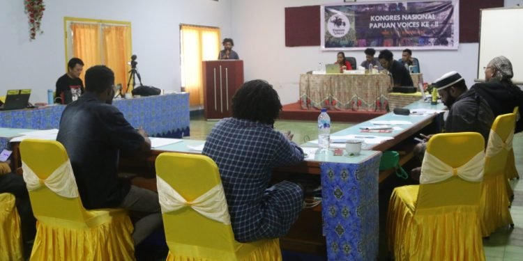 Suasana Kongres Papuan Voices II di Biak. Peserta Kongres memilih Harun Rumbarar menjadi Ketua Papuan Voices.