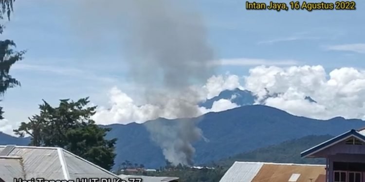 Kondisi Intan Jaya saat terjadi serangan TPN-PB pada 16 Agustus 2022. Gambar ini merupakan tangkapan layar video yang beredar di youtube tentang kejadian di Intan Jaya. Ist.