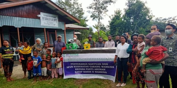 BPJS Kesehatan Wamena Serahkan Bantuan ke Panti Asuhan