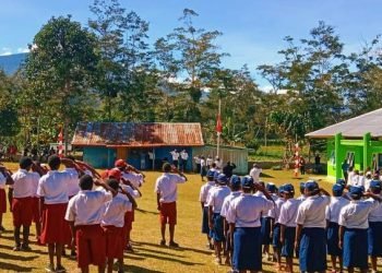 Upacara Bendera HUT RI ke-77 di Distrik Maima. SMP N4 Maima yang baru didirikan beberapa bulan lalu pun berpartisipasi dalam HUT RI tersebut.
