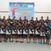 Para peserta turnamen Badminton dalam rangka memeriahkan HUT kabupaten Yahukimo ke-20 berpose bersama panitia sebelum memulai pertandingan di Soska St. Thomas Aquinas Dekai, Minggu (27/11/2022)