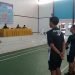 Esau Miram, ketua PBSI Cabang Yahukimo di hadapan peserta turnamen Badminton dalam rangka memeriahkan HUT kabupaten Yahukimo ke-20.