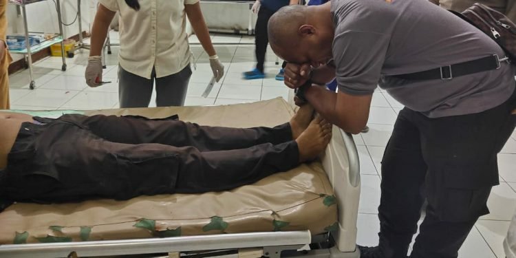 Jenazah almarhum Brigpol Muhammad Yushdar, korban penembakan oleh TPNPB di depan Bank BRI di Dekai kabupaten Yahukimo.