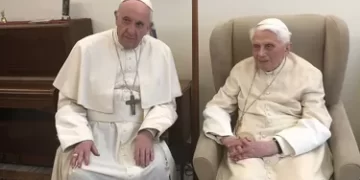 Paus Fransiskus bersama Paus Emeritus Benediktus XVI/Ist.