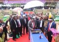 Ketua Moderamen Sinode GJRP Pdt. Tera Kepno S.Th didampingi Bupati Yahukimo Didimus Yahuli SH saat menandatangani prasasti (Ruland Kabak).