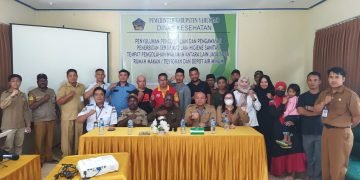 Foto bersama saat kegiatan sosialisasi BPOM kepada pelaku usaha makanan dan air minum di Dekai.