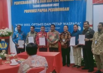 Penyerahan DIPA Satker K/L serta daftar Alokasi Transfer ke Daerah dan Dana Desa (TKD) Tahun Anggaran 2023 bagi Provinsi Papua Pegunungan berlangsung di Kabupaten Jayawijaya, ibu kota Provinsi Papua Pegunungan, Jumat (16/12/2022). - Istimewa