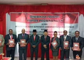 Pj. Gubernur Papua Pegunungan Serahkan SK Kepada 12 Kepala OPD