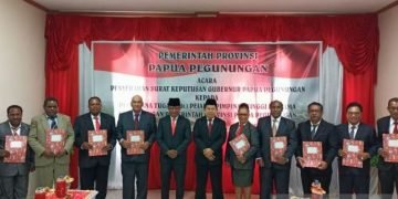 Pj. Gubernur Papua Pegunungan Serahkan SK Kepada 12 Kepala OPD