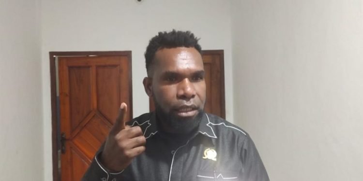 Iwan Asso: Petugas Kebersihan Kota Wamena Perlu Dilengkapi APD