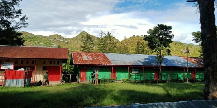 Meski Tiga Sekolah Satu Atap, KBM SD Miniaput Berjalan Lancar