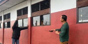 Aparat kepolisian saat melakukan olah TKP - JW Sagu