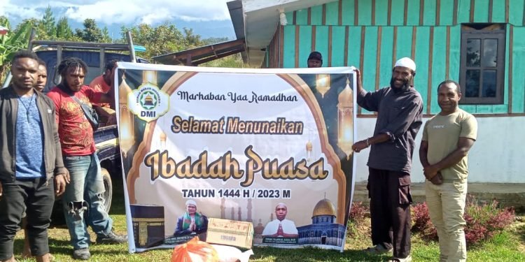 DMI Jayawijaya Bebagi Kasih ke Perkampungan Muslim
