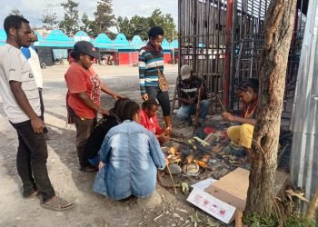 Siswa Kelas 3 SMA Kristen Wamena Galang Dana 