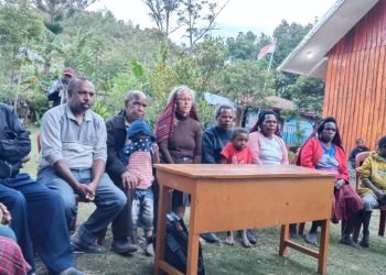 Giliran Elisabeth Bromley Berkunjung ke Kampung Minimo