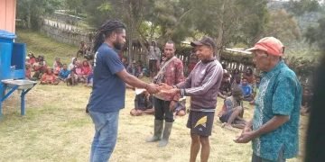 Pemda Tolikara Salurkan BLT ke Warga Distrik Tagineri