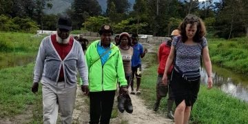 Lois Bromley saat berkunjung di Minimo - JW Noken