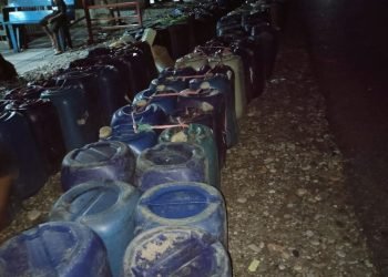 Kisah Anak di Dekai, Antri BBM Dibayar Rp100 ribu