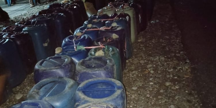 Kisah Anak di Dekai, Antri BBM Dibayar Rp100 ribu