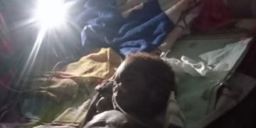 Listrik Sering Padam, Pasien di RSUD Dekai Gunakan Senter HP