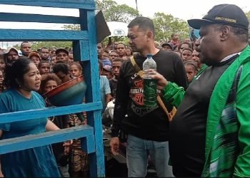 Bupati Yahukimo Didimus Yahuli Memantau Harga BBM