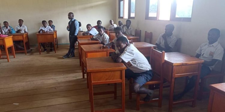 “Kenapa Ko Sekolah?”, Diskusi Hardiknas di SMPN Gelok Beam