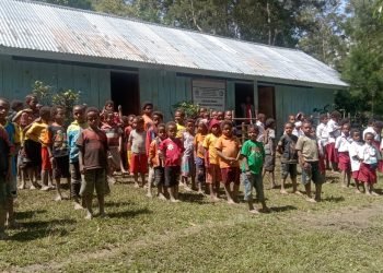 Demi SDM Distrik Ibele, Masyarakat Swadaya Bangun Dua Ruangan Kelas