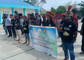 Lepas Pemuda GPDP Peserta Jamnas ke Waropen, Ini Pesan Gubernur Papua Pegunungan