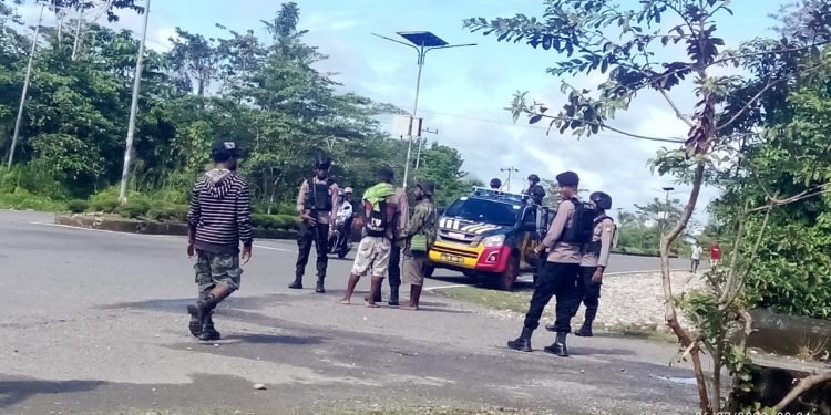 Bersihkan Jalan Raya, Enam Pemuda di Yahukimo Ditangkap Aparat Kepolisian