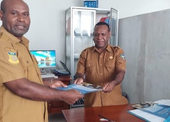 Plt Kepala Diskominfo Yahukimo Gelar Rapat Perdana dan Penyerahan SK PPTK