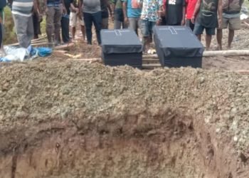 Penguburan dua orang anggota TPNPB Kodap XVI Yahukimo yang menjadi korban kontak tembak di Dekai.