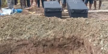 Penguburan dua orang anggota TPNPB Kodap XVI Yahukimo yang menjadi korban kontak tembak di Dekai.