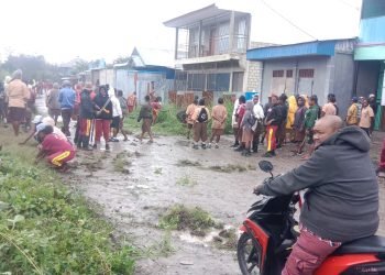 Ratusan Pelajar Sekolah Yayasan Biji Sesawi Wamena Lakukan Kerja Bakti